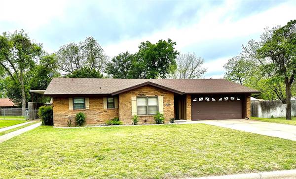 988 Mockingbird Street, Stephenville, TX 76401