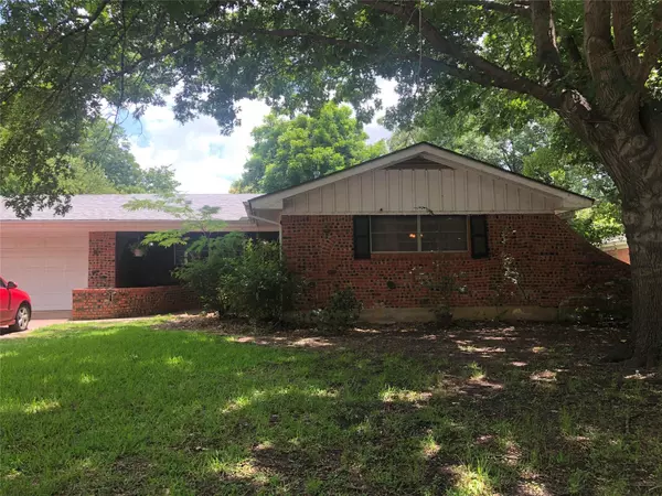 5901 Walla Avenue, Fort Worth, TX 76133