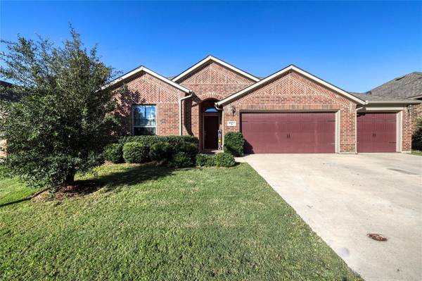 9917 Chrysalis Drive, Fort Worth, TX 76131