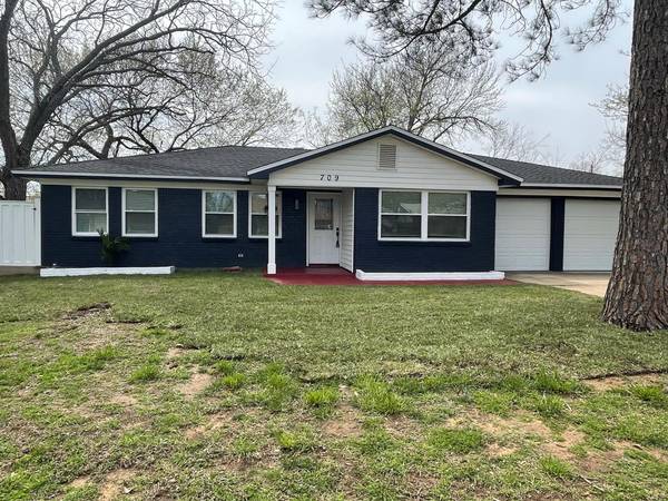 709 Oakwood Avenue, Hurst, TX 76053