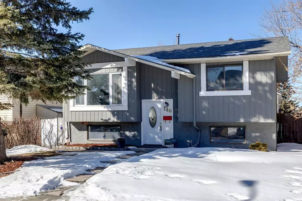 Calgary, AB T3J 1Y9,140 Castleridge Close NE