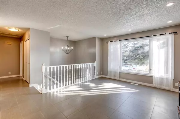 Calgary, AB T3J 1Y9,140 Castleridge Close NE