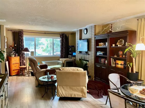 Colwood, BC V8Z 6A4,420 Goldstream Ave #B