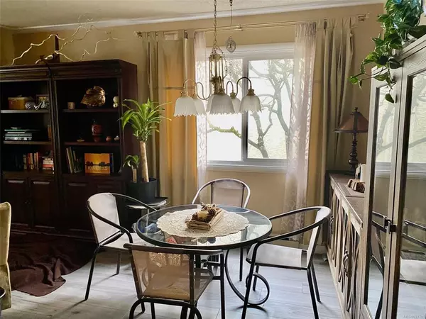 Colwood, BC V8Z 6A4,420 Goldstream Ave #B