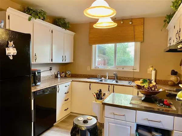 Colwood, BC V8Z 6A4,420 Goldstream Ave #B