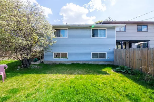 Calgary, AB T2B 1T9,2966 Doverville CRES SE