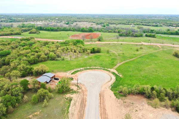 129 Coyote Cave Ln, Alvord, TX 76225