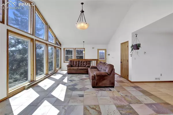 Larkspur, CO 80118,13390 Deer Ridge WAY