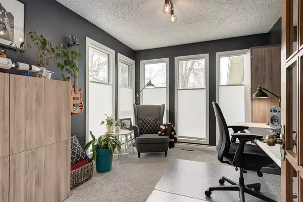 Calgary, AB T3K 2B3,99 Bernard CT NW