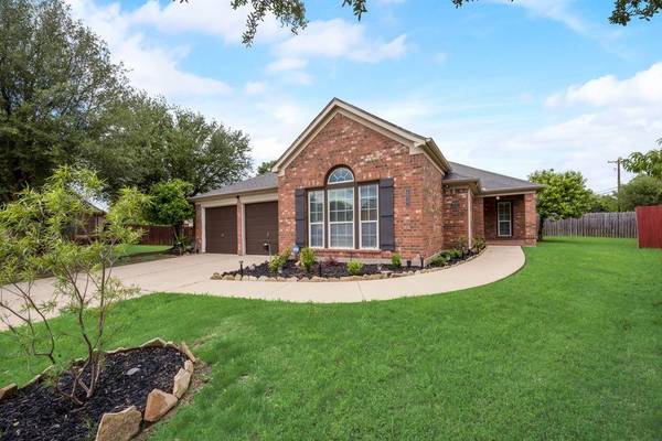 2832 Heather Court, Grand Prairie, TX 75052