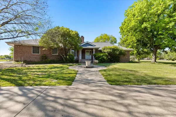 11101 Brownfield Drive, Fort Worth, TX 76028