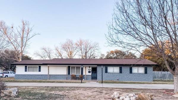 2015 S Walnut Street, Brady, TX 76825