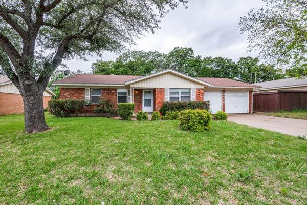 6612 Alma Street, Forest Hill, TX 76140