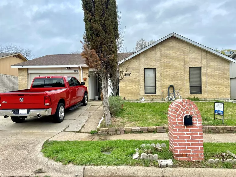 1707 Dorchester Drive, Arlington, TX 76014