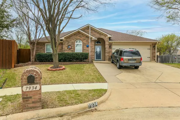 7934 Peregrine Trail, Arlington, TX 76001