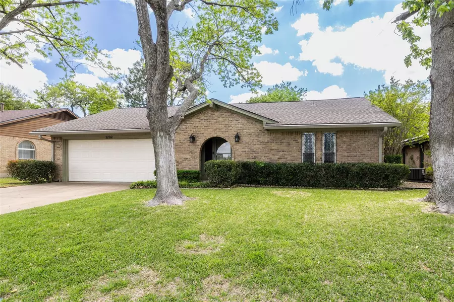 5702 Ridge Drive, Arlington, TX 76016