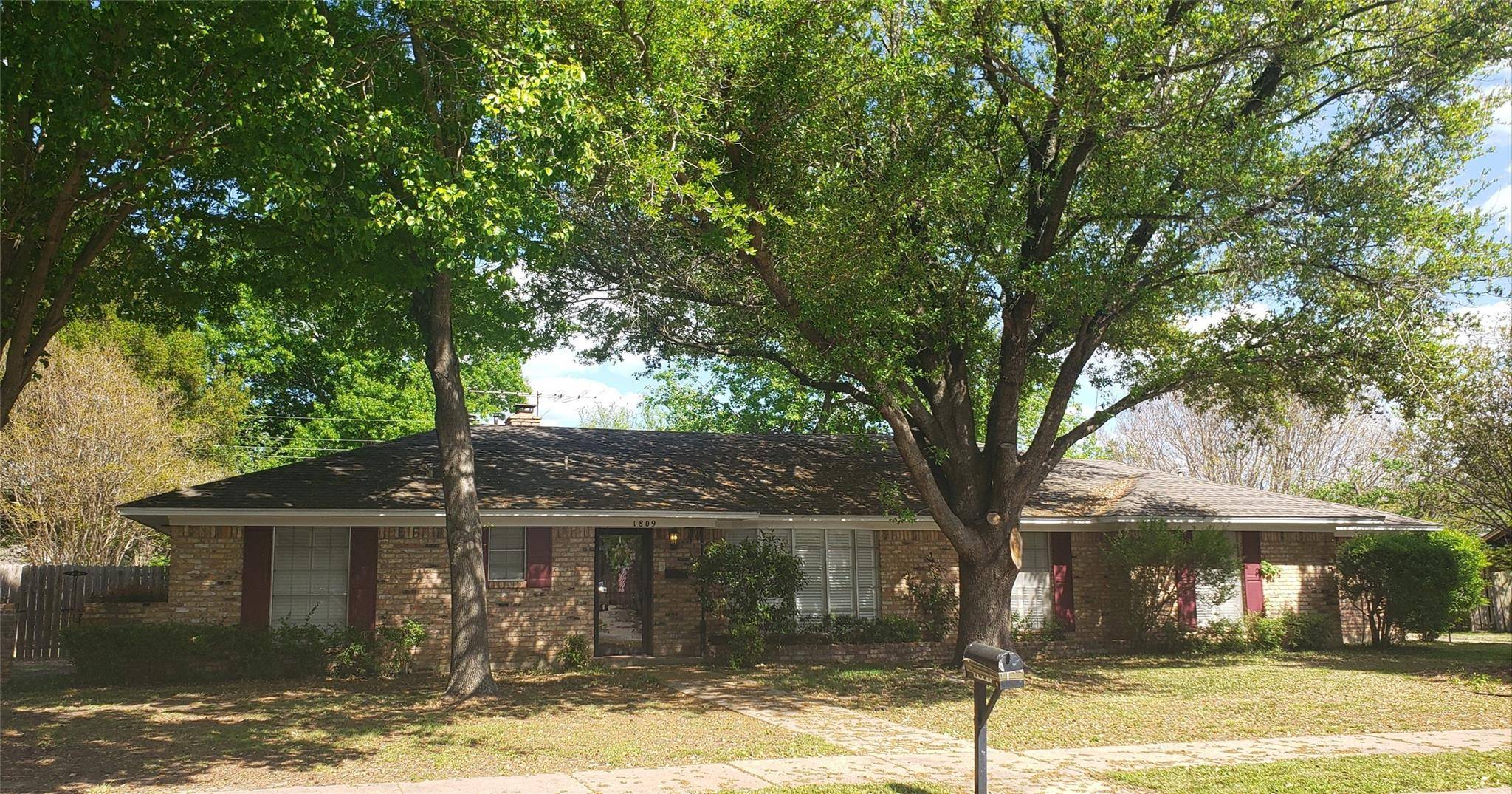 1809 Yarborough Drive, Sherman, TX 75092