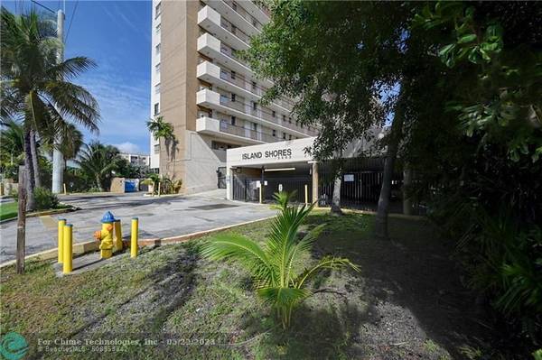 North Miami Beach, FL 33162,2903 NE 163rd Street  #604