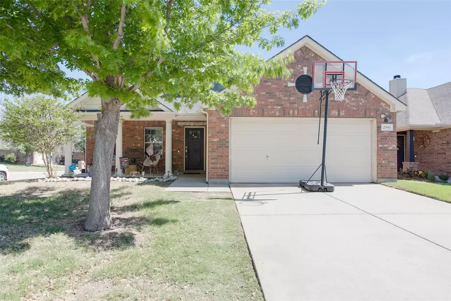 2901 Milby Oaks Drive, Fort Worth, TX 76244