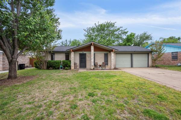 1033 Billie Ruth Lane, Hurst, TX 76053