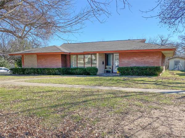 409 Cooper Street, Bowie, TX 76230