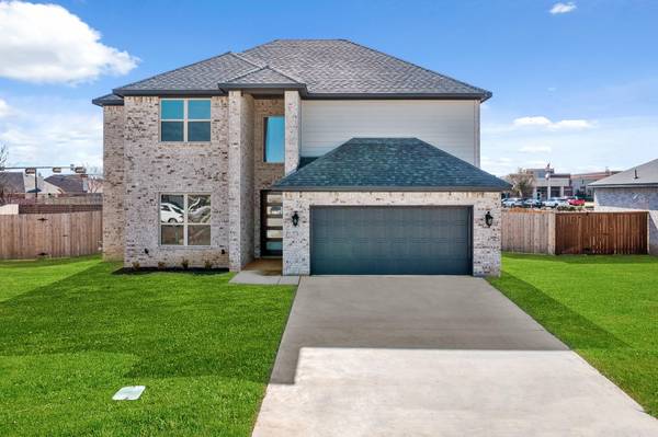 1815 Royal Lake Drive, Grand Prairie, TX 75052