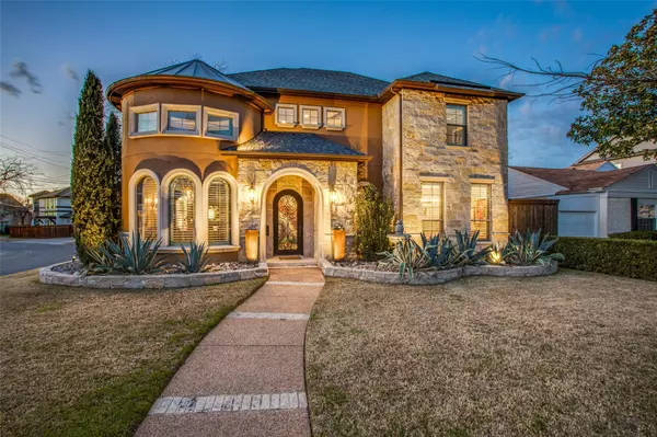 3703 N Versailles Avenue, Dallas, TX 75209