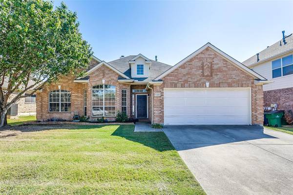 5320 Fox Run Drive, Watauga, TX 76137