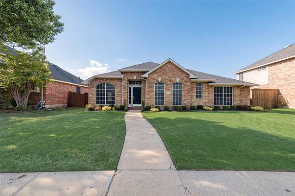 8105 Munich Drive, Rowlett, TX 75089