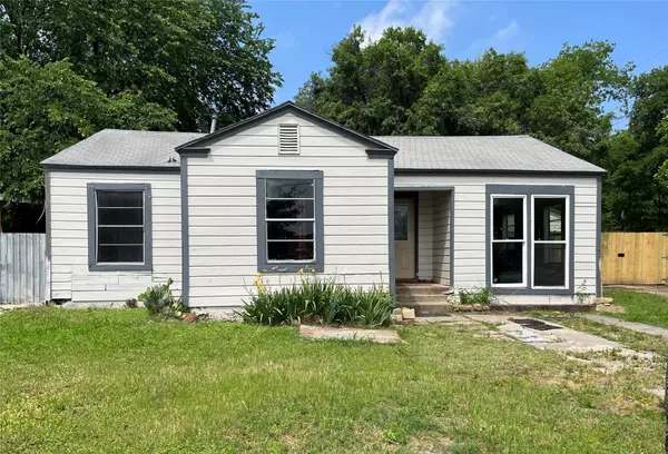 908 S Hughes Avenue, Fort Worth, TX 76105