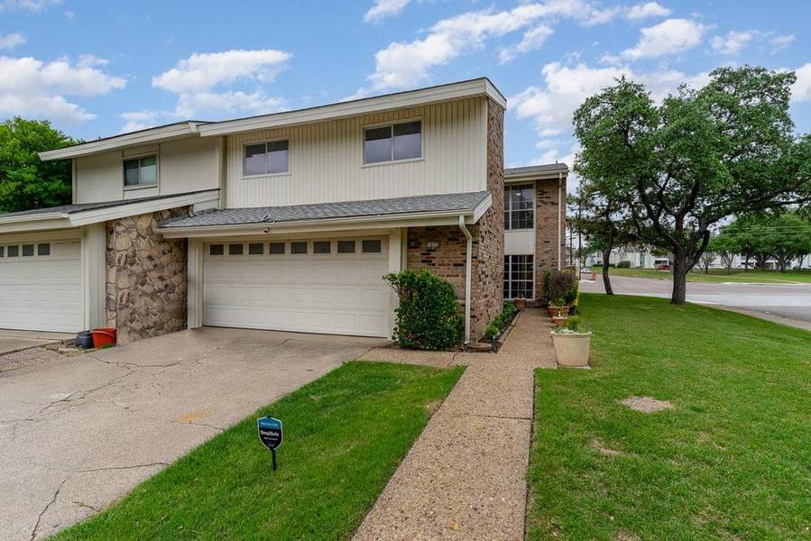 1832 Lakecrest Circle, Carrollton, TX 75006