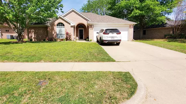 Hurst, TX 76053,833 Park Forest Drive