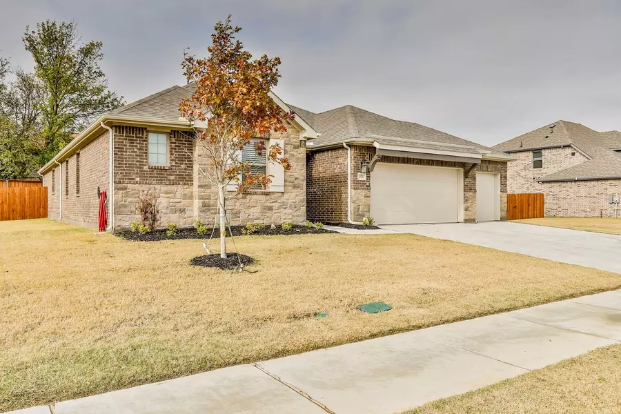 13201 Ridings Drive, Fort Worth, TX 76052