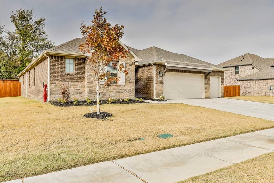 13201 Ridings Drive, Fort Worth, TX 76052