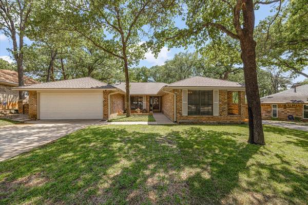 2904 Pecan Circle, Bedford, TX 76021