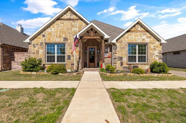 3500 Fountain Way, Granbury, TX 76049