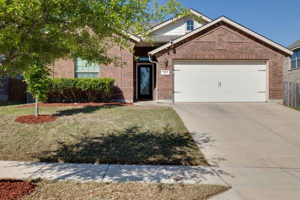 1012 Long Pointe Avenue, Fort Worth, TX 76108