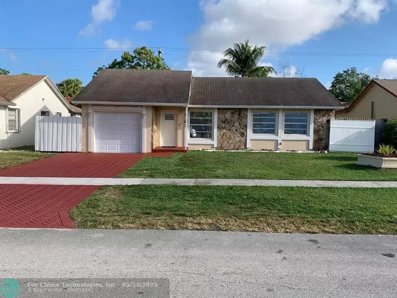 8203 SW 19th St, North Lauderdale, FL 33068