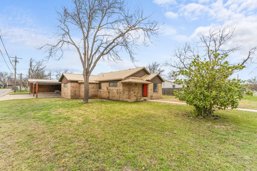 516 E 10th Street, Coleman, TX 76834