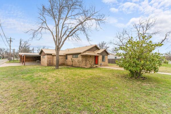 516 E 10th Street, Coleman, TX 76834