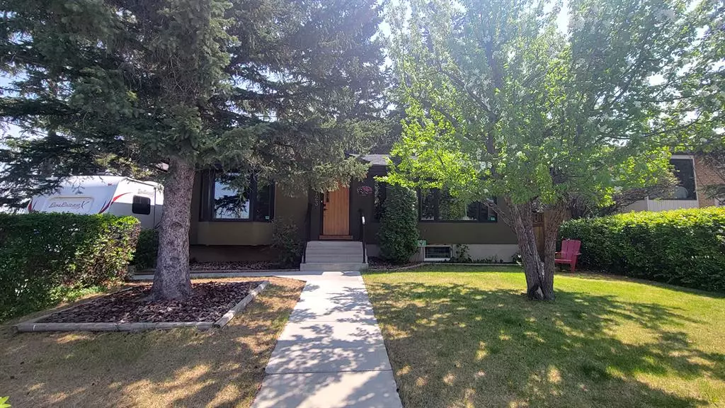 Calgary, AB T3B 1E6,4723 Montana CRES NW