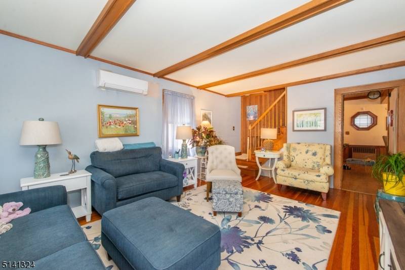 69 Elizabeth Pl, Totowa Boro, NJ 07512