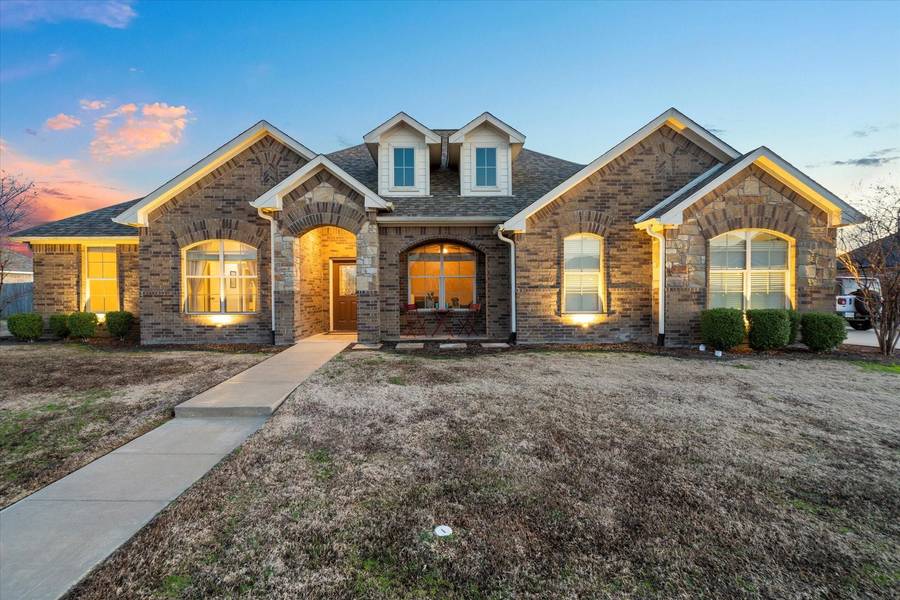 1002 Stone Shore Street, Mount Pleasant, TX 75455