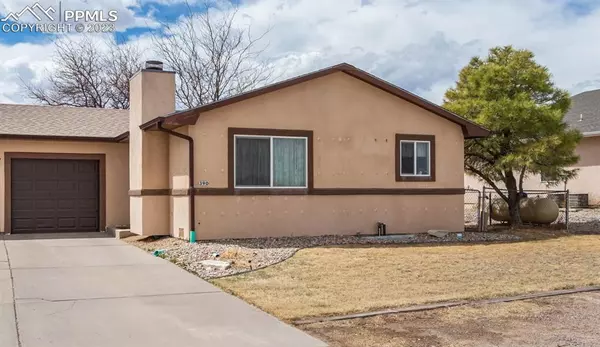 390 E Stardust DR, Pueblo, CO 81007