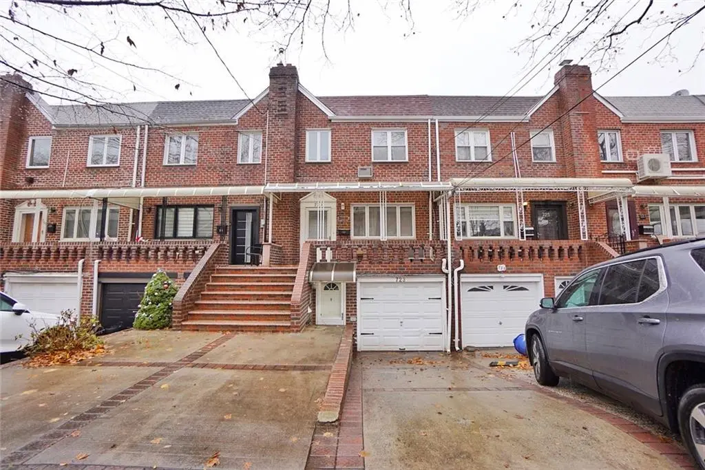 723 Desmond CT, Brooklyn, NY 11235