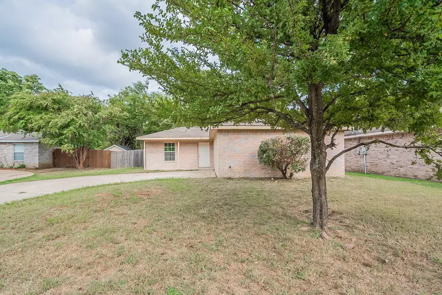 1138 Castlewood Court, Desoto, TX 75115