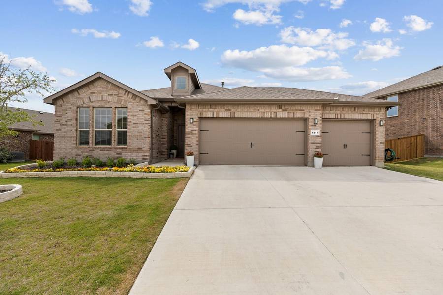 1817 Falling Star Drive, Haslet, TX 76052