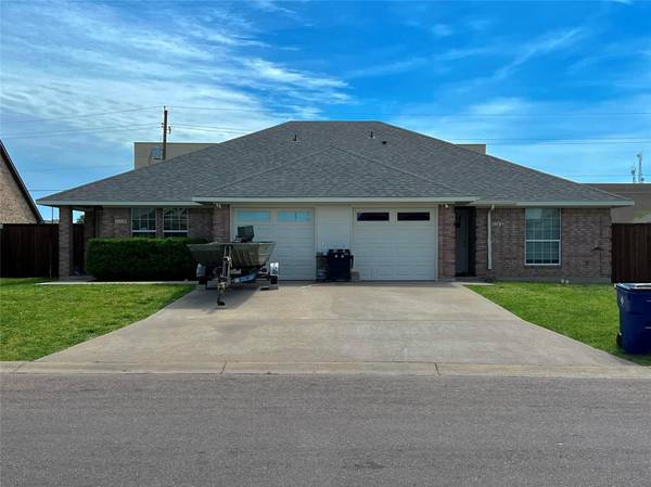 1143 Greywood Drive, Van Alstyne, TX 75495