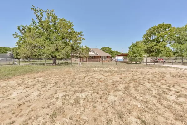 Alvord, TX 76225,396 Private Road 2698