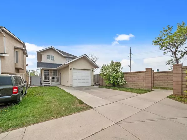 Calgary, AB T2A 7M8,123 Applewood PL SE